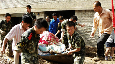 �侯��ͨ�������Ӣ���V Ҋ(ji��n)�C�ӵܱ���Ѫ���\.jpg