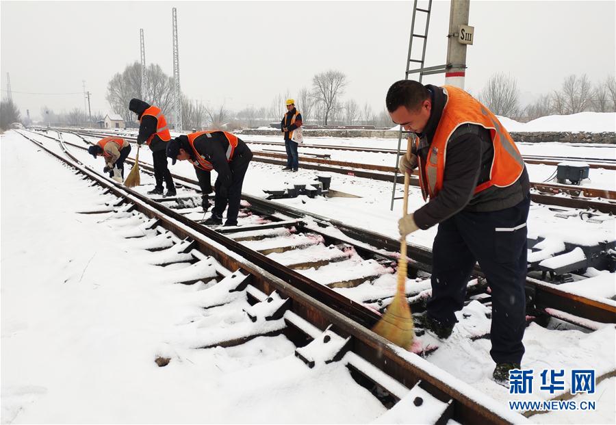 �����(hu�� )����1���ӱ��ZԴ����ѩ����ͨ